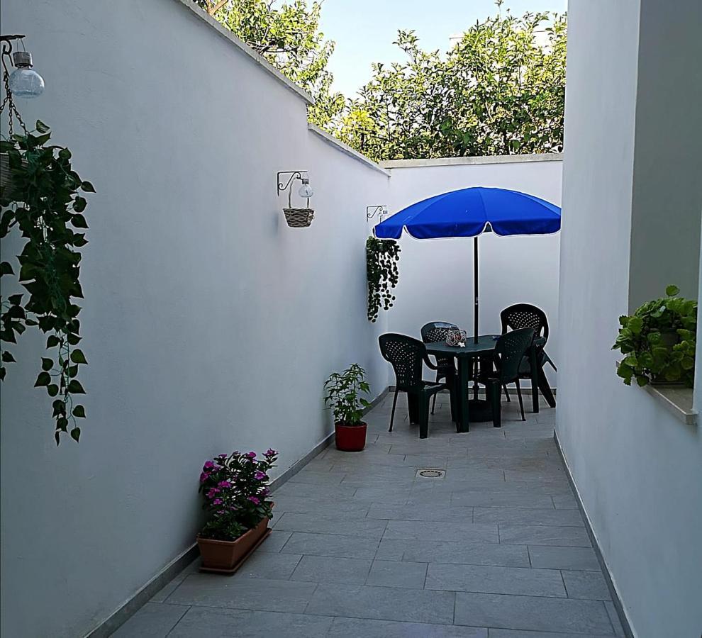 A Casa Di Sante Vila Arnesano Exterior foto